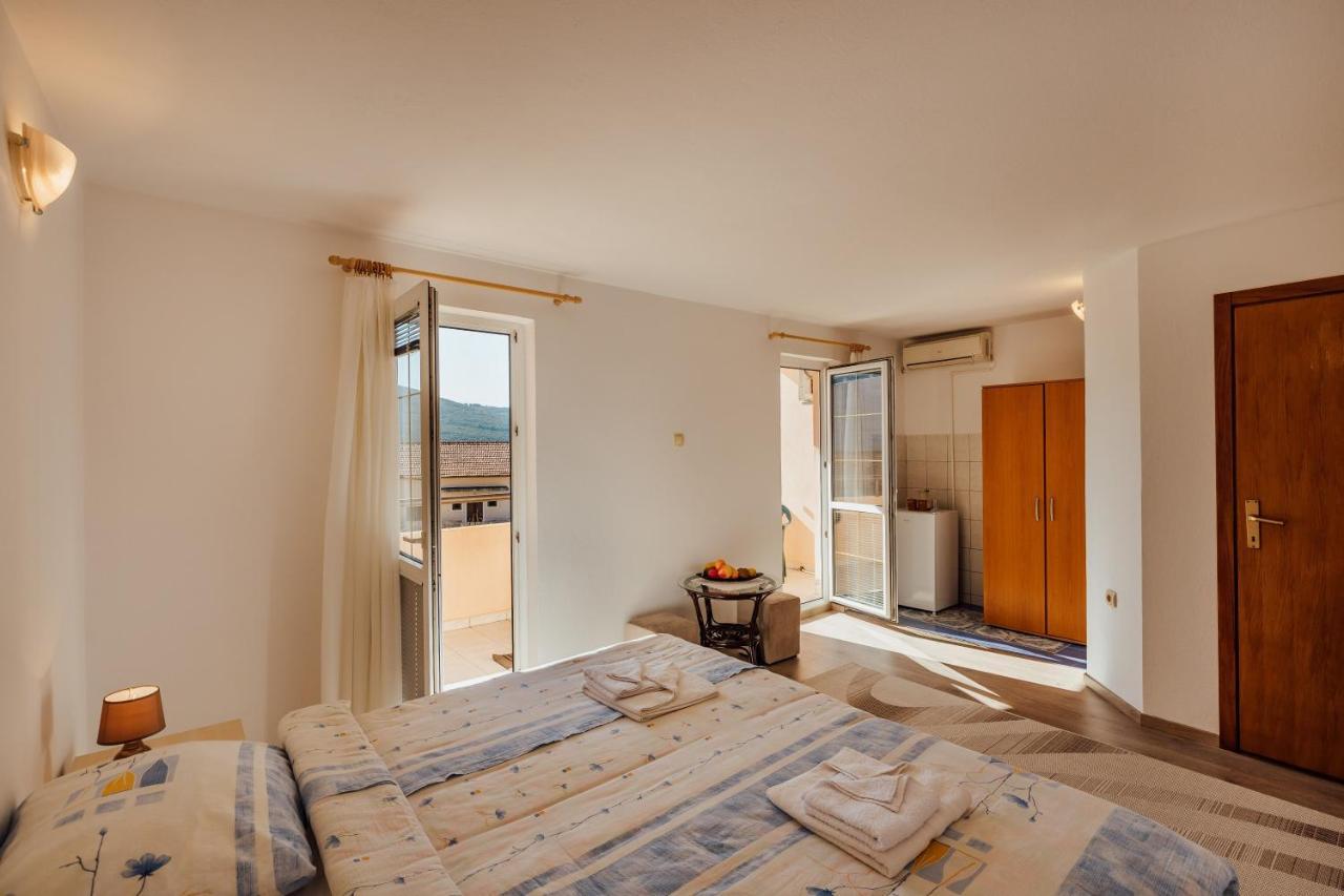 Apartmani Mara Kumbor Exterior foto