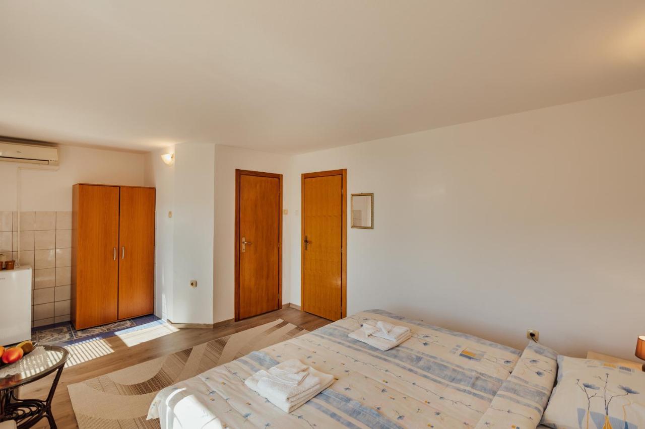 Apartmani Mara Kumbor Exterior foto
